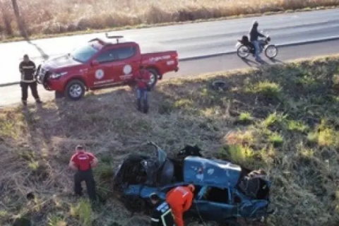 Homem morre e 2 ficam feridos em capotamento no Extremo Oeste baiano