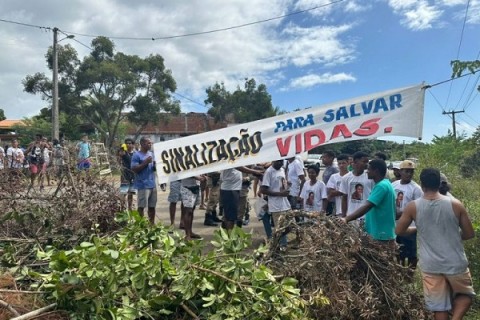 Moradores de Serra Grande protestam por segurança viária na BA-001