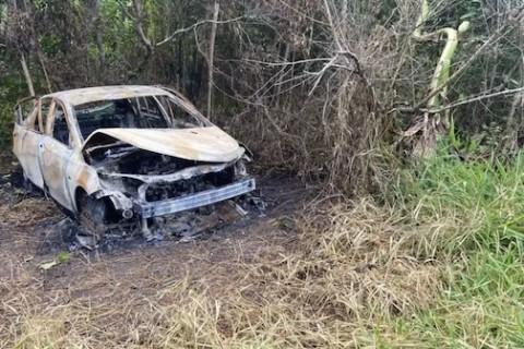 Carro de turistas de SP desaparecidos há cinco dias é encontrado carbonizado em Eunápolis