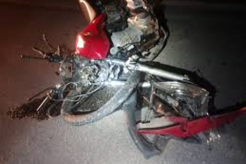 Câmera flagra grave acidente entre motocicletas na Avenida ACM, em Ilhéus