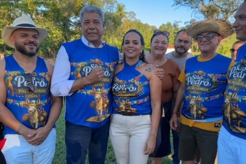 Jerônimo Rodrigues retorna à terra natal e participa do tradicional Licor do Jegue em Palmeirinha