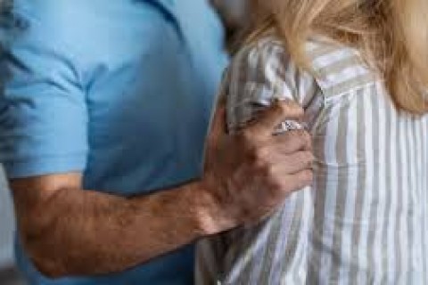 Mulher fora do trabalho tem 3 vezes mais risco de sofrer violência
