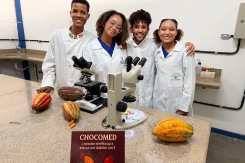 Conheça os estudantes de Ipiaú que criaram o chocolate para diabéticos, projeto que ganhou o Brasil