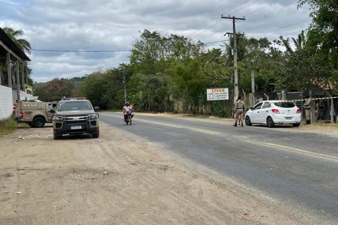 Ipiaú: Detento é morto a tiros dentro de carro após deixar Conjunto Penal de Jequié