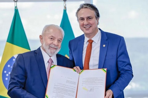 Lula sanciona lei que cria poupança para manter no ensino médio estudantes inscritos no CadÚnico