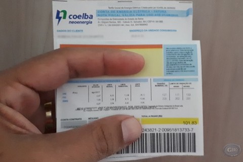 Coelba afirma que 100 mil famílias baianas correm risco de perder tarifa social de energia