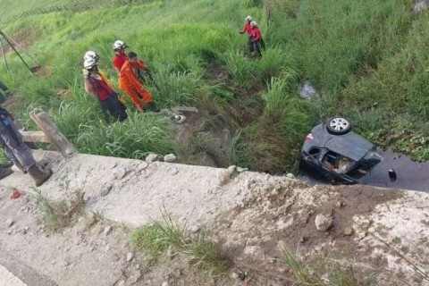 Um bebê, batizado de Iago, veio ao mundo de uma forma inusitada, sendo trazido à vida em cima de uma carroça, em plena via pública. O caso aconteceu na segunda-feira, 29, na cidade de Vitória da Conquista. A situação emergencial ocorreu quando a mãe, Tamires Santos, de 23 anos, entrou em trabalho de parto e não conseguiu chegar a tempo ao hospital.