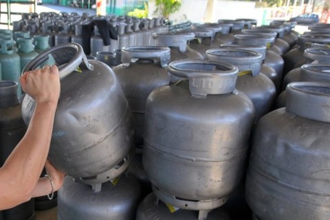 Novo reajuste deve aumentar gás de cozinha em R$ 7 na Bahia, diz sindicato