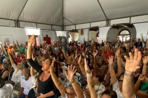 Professores rejeitam proposta de reajuste do governo e aprovam paralisação em toda Bahia