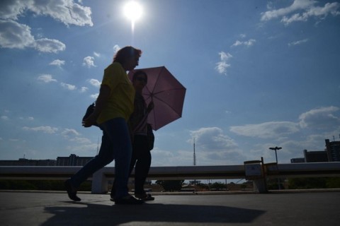 Fevereiro será de calor acima da média e carnaval com chuva, apontam institutos de meteorologia