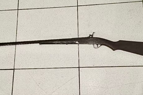 Homem é preso por ameaçar a filha com espingarda por dinheiro na Bahia