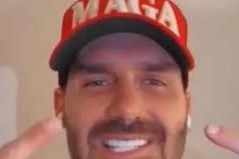 Eduardo Bolsonaro pode perder o mandato de deputado se não voltar ao Brasil, sinaliza Hugo Motta