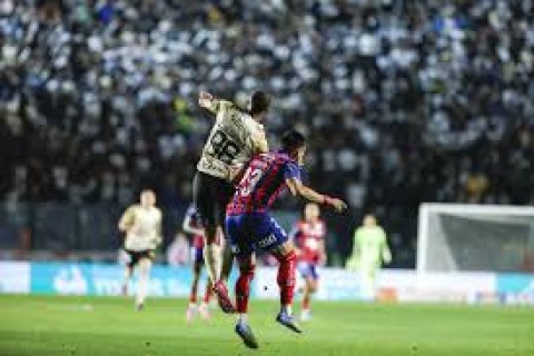 Bahia cede virada ao Vasco, se afasta do G4 e completa um mês sem vencer no Brasileirão