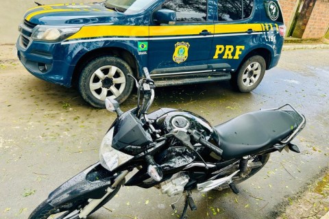 Em Nova Itarana, PRF recupera motocicleta roubada