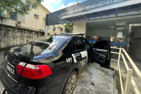 Professor é preso em Salvador por suspeita de importunação sexual contra a aluna