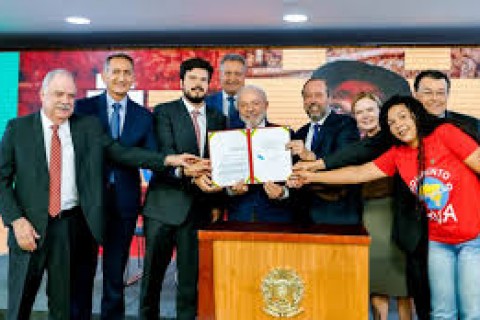 Lula sanciona gratuidade em conta de luz para famílias de baixa renda