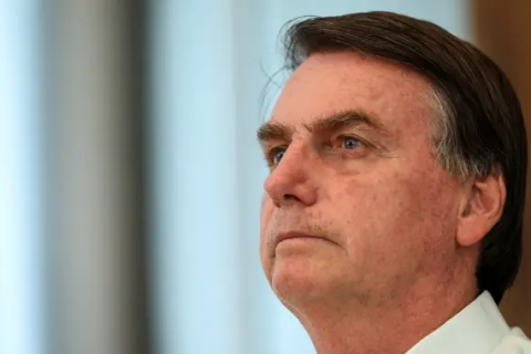 Jair Bolsonaro é internado em hospital de São Paulo