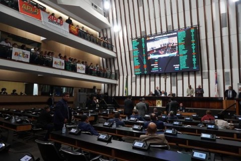 Deputados aprovam pagamento dos precatórios da educação sem juros na Bahia