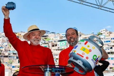 Lula lança programa para distribuir gás de graça a 1,8 milhão de famílias na Bahia