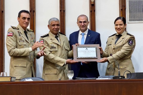 Hassan concede título de cidadão baiano ao coronel PM Taylon Cavalcante