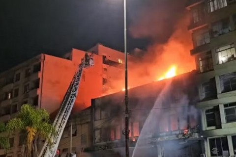 Incêndio em pousada no centro de Porto Alegre deixa ao menos 10 mortos