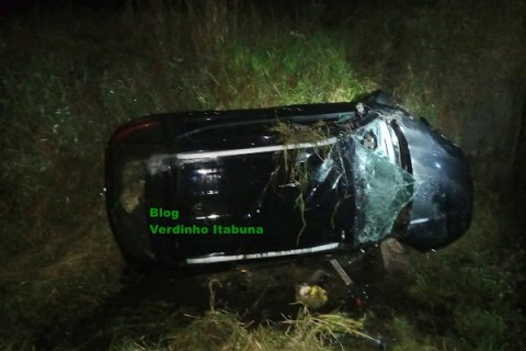 Carro cai de ribanceira na BR-415, entre Itabuna e Ibicaraí, deixa dois mortos