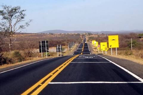 PAC prevê mais de 300 obras em rodovias e ferrovias no Brasil