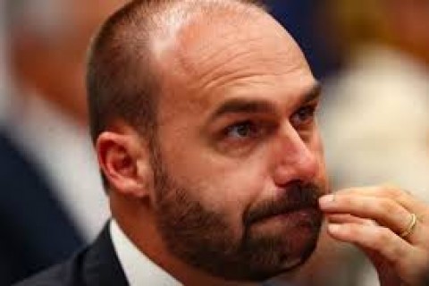 Motta envia pedido para cassar Eduardo Bolsonaro ao Conselho de Ética
