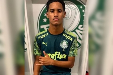 Jogador de futebol de 19 anos que foi da base do Bahia e Palmeiras é morto a tiros em Salvador