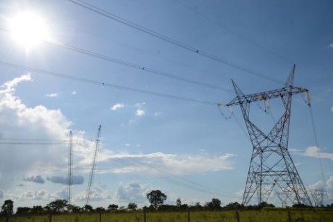 Apagão na rede elétrica atingiu 25 estados e o DF