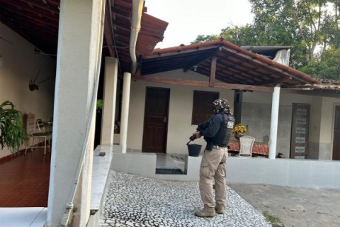 Quatro policiais militares são presos suspeitos de executar homem no fundo de um bar na Bahia