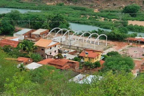 Estudante sofre descarga elétrica em quadra esportiva em construção no povoado da Barragem da Pedra