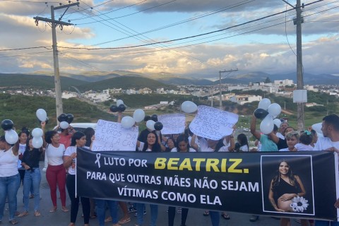 Familiares e amigos de Beatriz clamam por justiça; jovem morreu após parto na Santa Casa