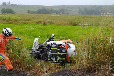 Irmãos morrem em acidente na BR-101, após retorno do velório do pai