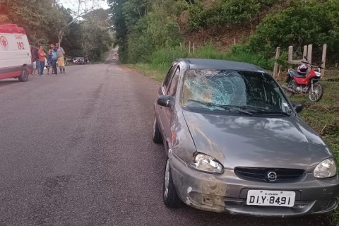 Homem se atira na frente do carro e é socorrido em estado grave