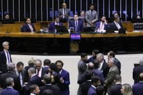 Câmara aprova texto-base do projeto de lei antifacção