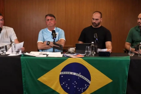 Bolsonaro diz que foi massacrado pelo caso Marielle e que PF 'não cansa' de criar narrativas