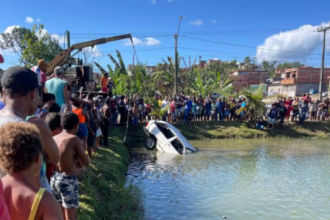 Uruçuca: Corpo é encontrado dentro de carro submerso em lagoa