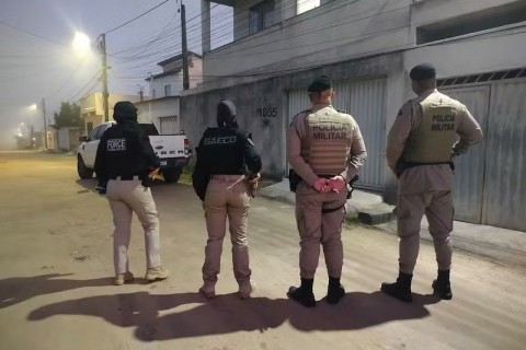 Quatro PMs são presos em investigação sobre sequestro de jovens em Teixeira de Freitas