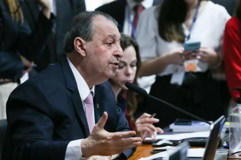 Relator da CCJ do Senado vota a favor da PEC do fim da escala 6×1