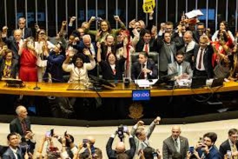 Câmara aprova, em dois turnos, PEC pelo fim da escala 6×1