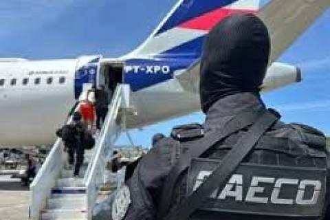 Cinco líderes de facções criminosas são transferidos da Bahia para presídios federais de segurança máxima