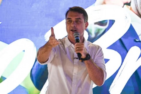 Flávio Bolsonaro recua e desiste de pedir anulação da vitória de Lula, mas mantém ofensiva judicial