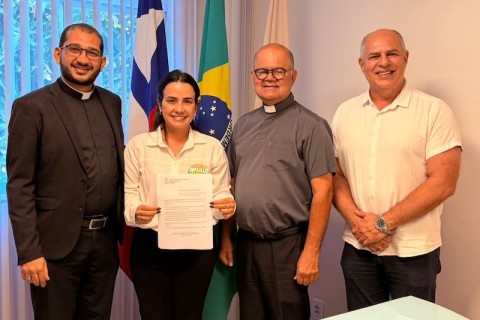 Prefeita Laryssa Dias sanciona lei que institui Corpus Christi como feriado municipal em Ipiaú