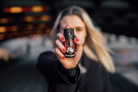 Câmara aprova projeto que libera venda de spray de pimenta para mulheres acima de 16 anos