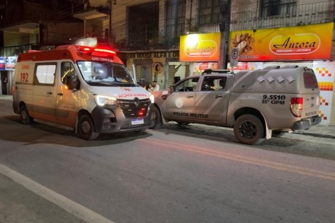 Vídeo registra colisão entre duas motocicletas na praça dos Cometas