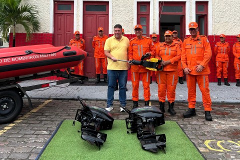 Patrick Lopes entrega equipamentos ao Corpo de Bombeiros para reforçar atuação do 8º BBM de Ipiaú