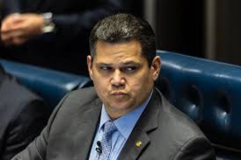 Alcolumbre resiste à CPI do Banco Master e diz que comissão serviria de “palanque eleitoral”
