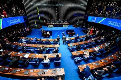 Congresso deve promulgar nesta sexta-feira PEC que acaba com a escala 6×1