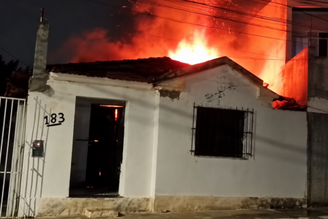 Casa usada por suspeito de sequestrar bebê na Bahia é incendiada; ossadas humanas foram encontradas no local
